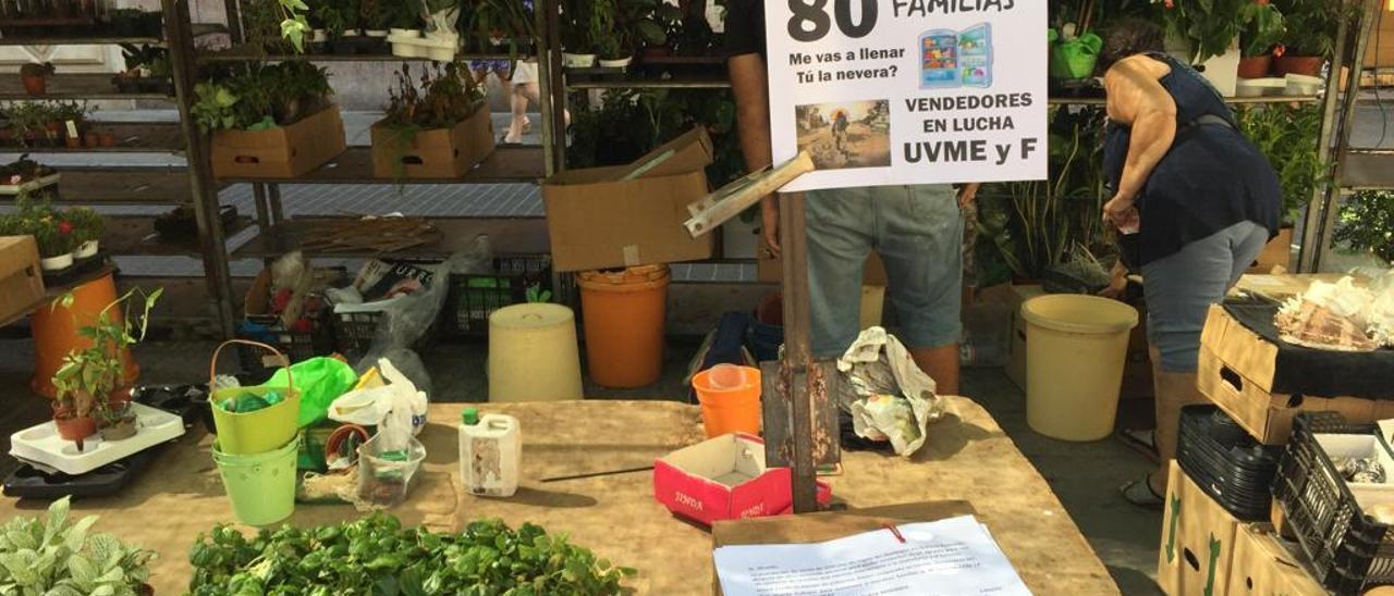 Los carteles y la recogida de firmas contra la normativa siguen presentes.