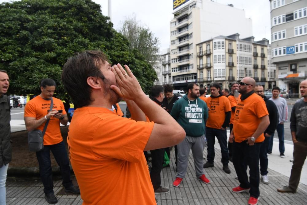 Representantes del comité de empresa de la fábrica coruñesa se han encerrado en la Delegación del Gobierno en Galicia