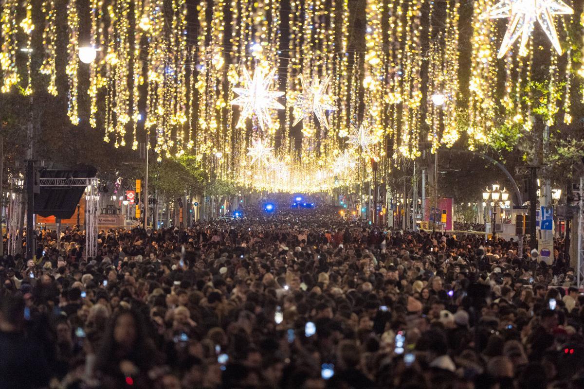 BARCELONA 27/11/2024 Barcelona. Encendido de luces de navidad en Paseo de Gracia. FOTO de ZOWY VOETEN
