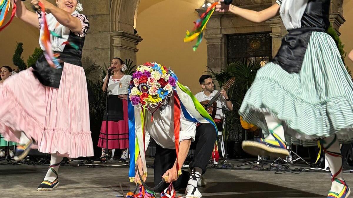 Espectacularitat als balls en la primera jornada del festival.
