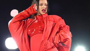 Rihanna, la nueva ’Mujer de rojo’, jefaza en la Super Bowl.