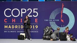 zentauroepp51165124 people wait at the entrance hall  on the eve of the un clima191201170946