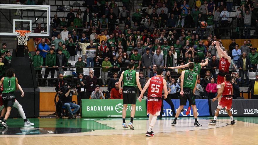 Marcis Steinbergs anota el triple determinant a la pista de la Penya