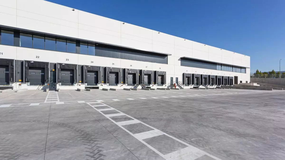 Hines vende dos naves logísticas en Madrid a los fondos ILIM y Aberdeen