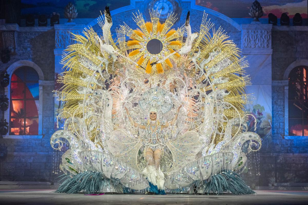 8. Alexia Hernández Adrián, que luce la fantasía 'Tenerife', de Juan Carlos Armas, representando a Centro Comercial Alcampo La Laguna