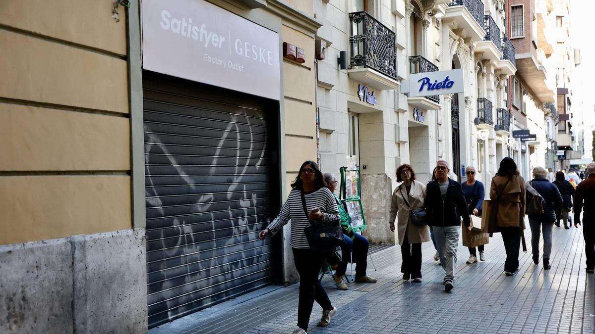 Uno de los cuatro locales que ha quedado libre en la calle Colón.