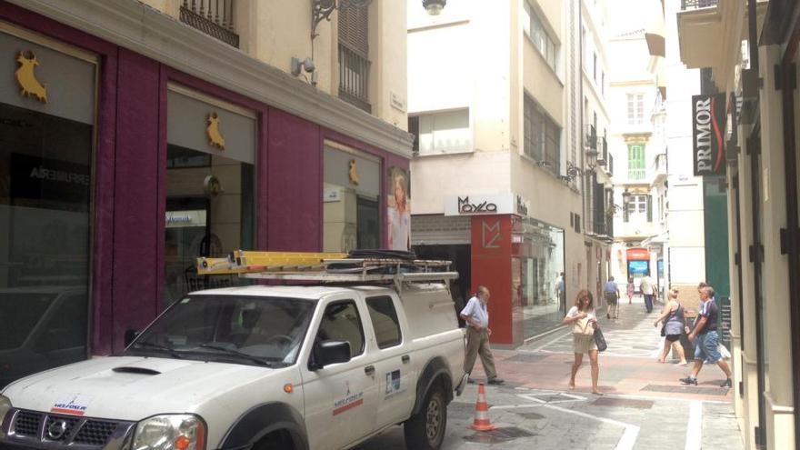 Operarios de Endesa en la calle Nueva.