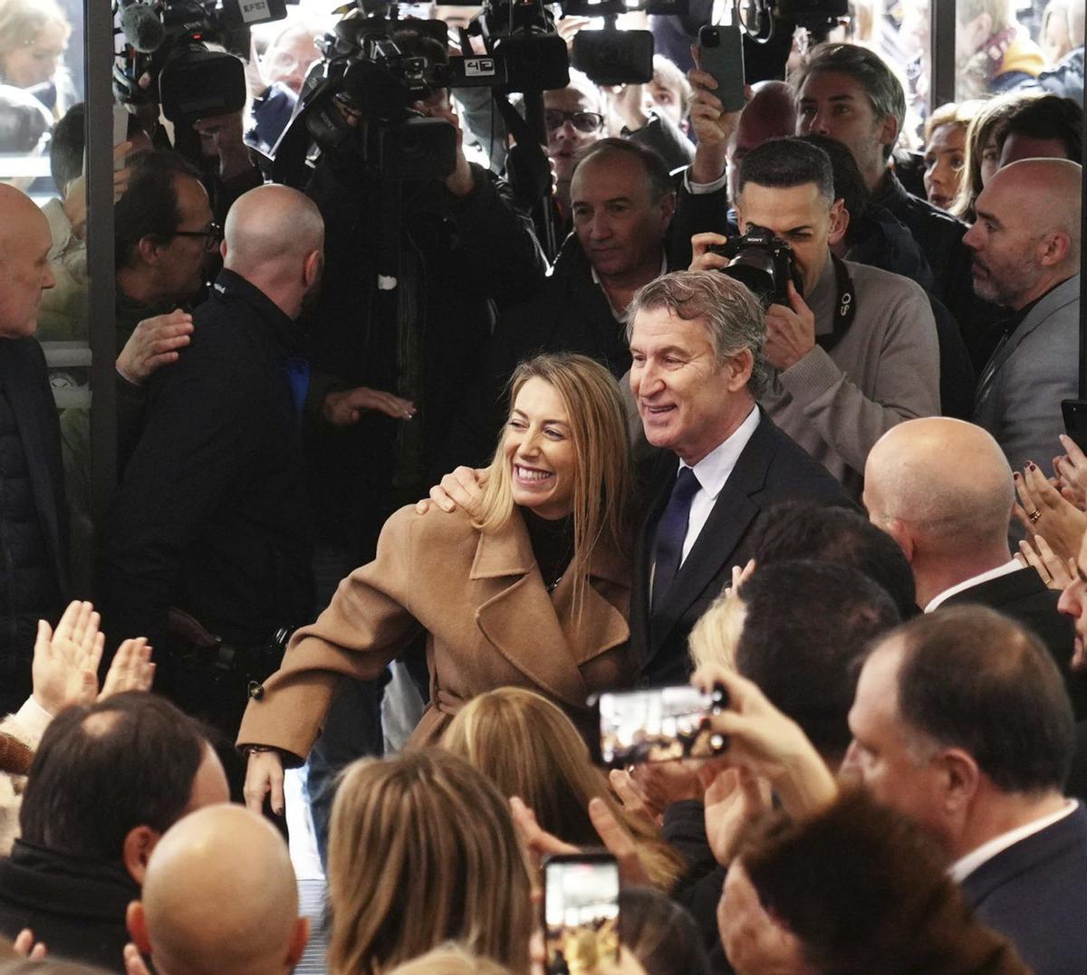 Feijóo insta Vox a acordar aquest mes els governs d’Extremadura i Aragó