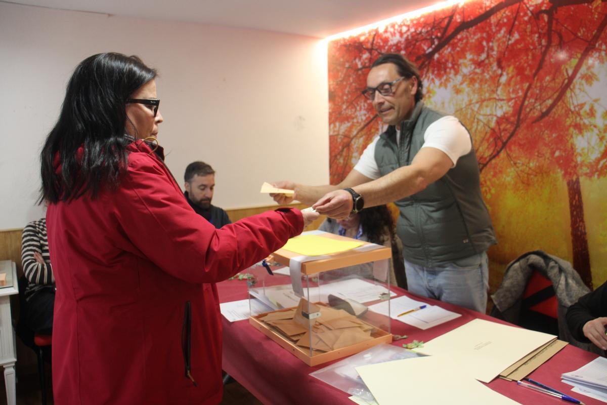 GALERÍA | Los vecinos de Sanabria acuden a la cita con las urnas