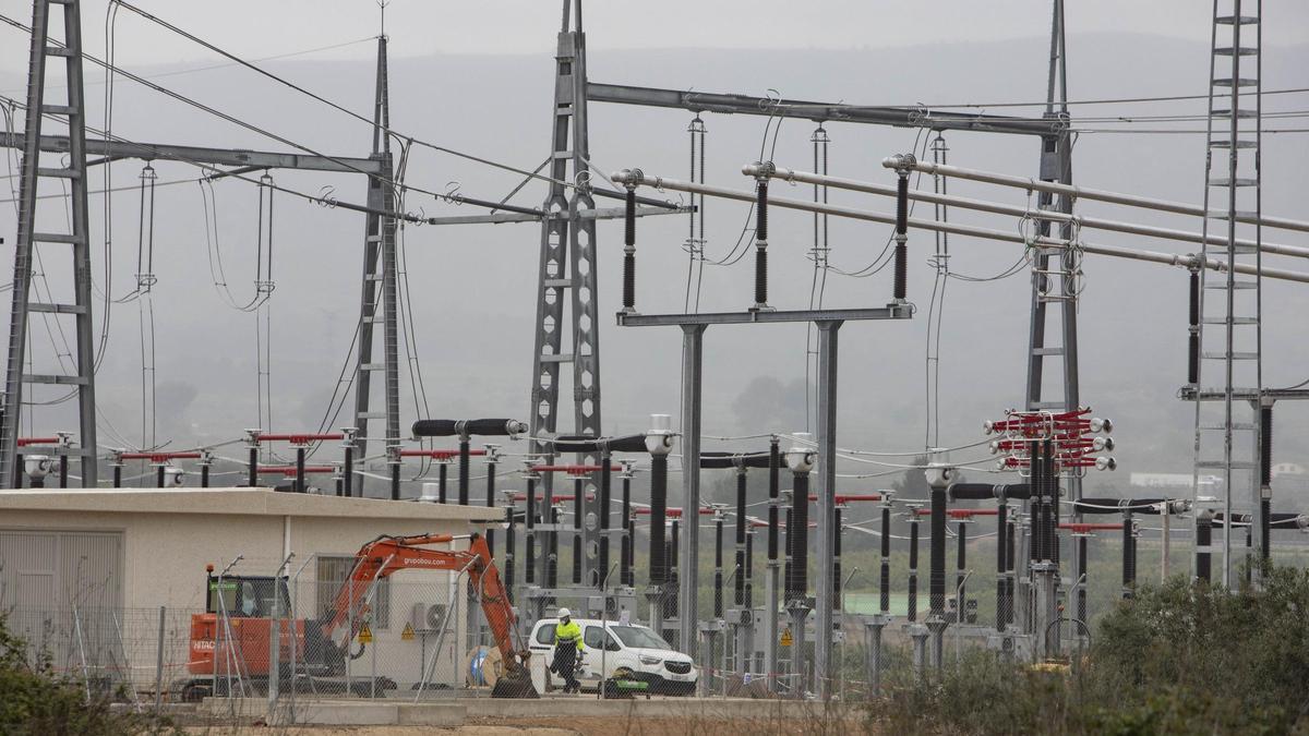 Obras de construccion de una subestacion electrica para el AVE en Montesa.