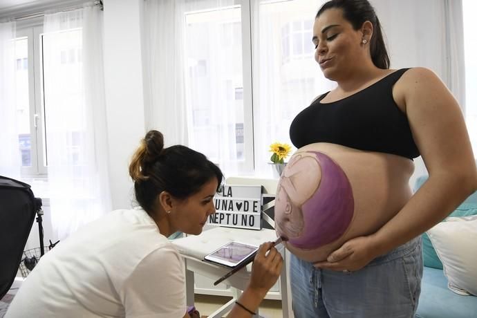 21-06-19 TELDE. SEDE LA LUNA DE NEPTUNO. LAS PALMAS DE GRAN CANARIA. Reportaje a una artista que pinta barrigas de embarazada. Fotos: Juan Castro.  | 21/06/2019 | Fotógrafo: Juan Carlos Castro