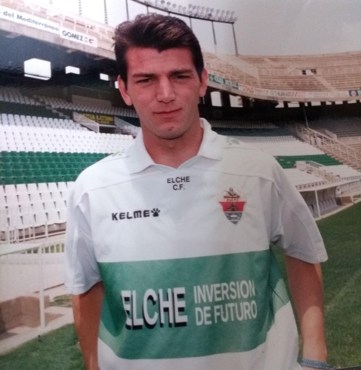 Magín, padre de Rafa Mir, durante su presentación como futbolista del Elche