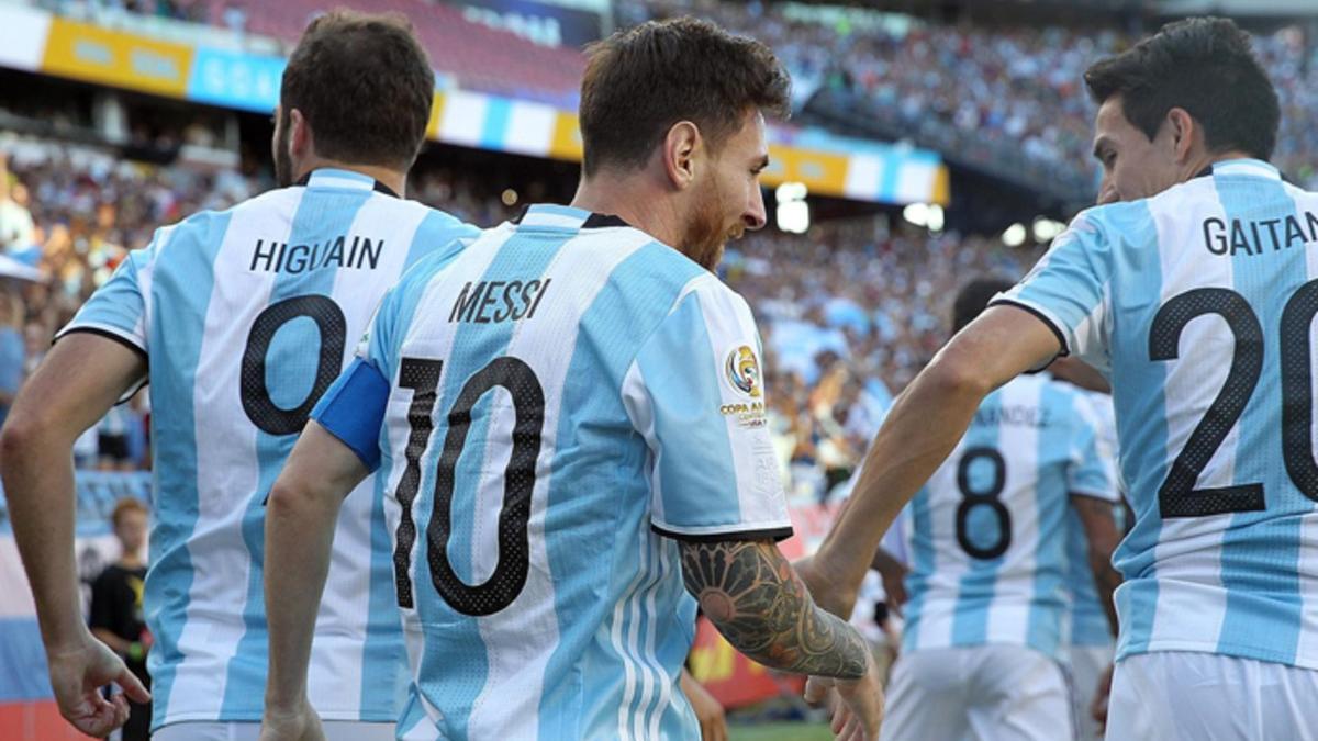 Los argentinos celebran uno de los dos goles