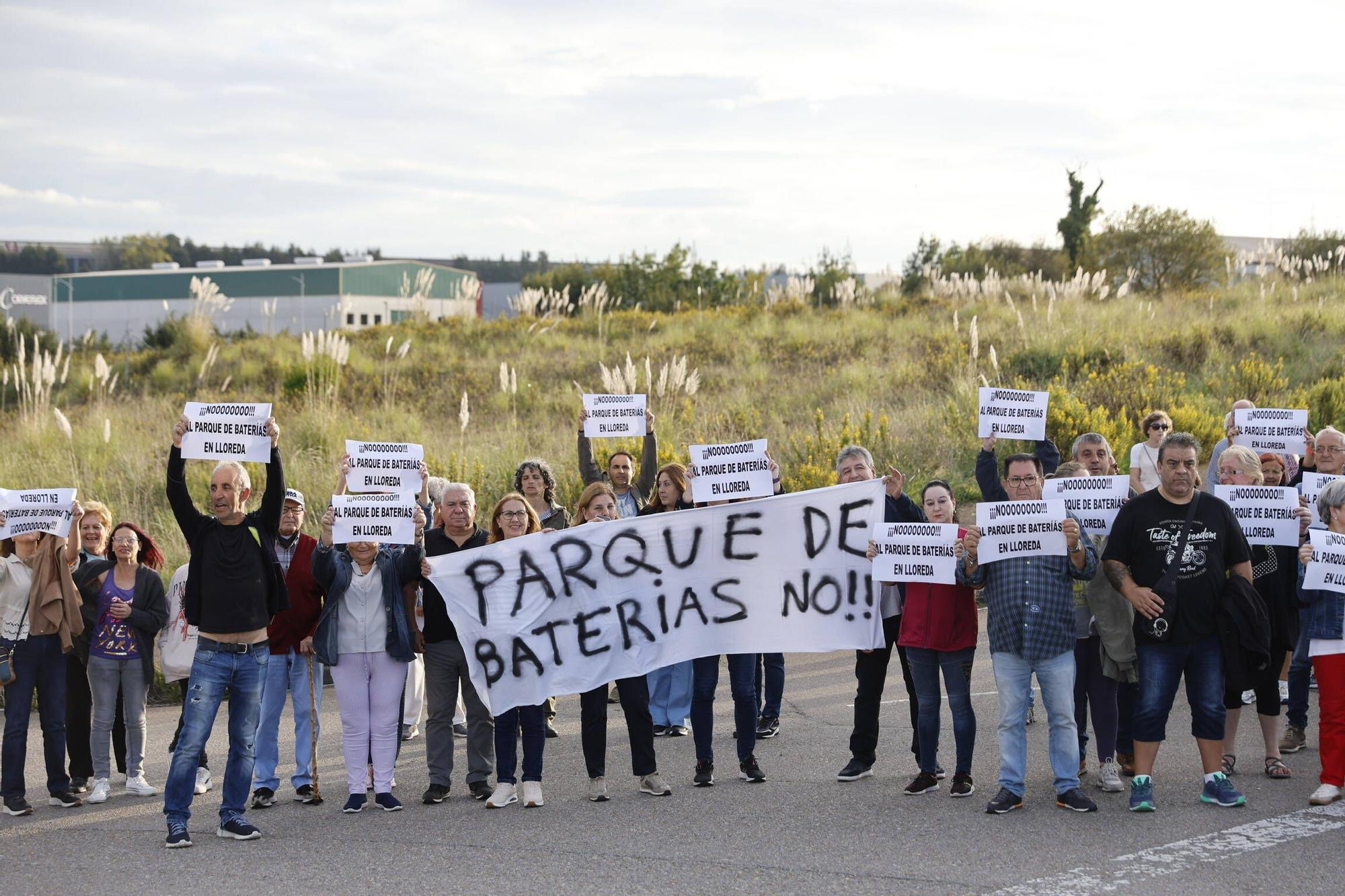Los vecinos de Tremañes, en pie de guerra contra los parques de baterías (en imágenes)
