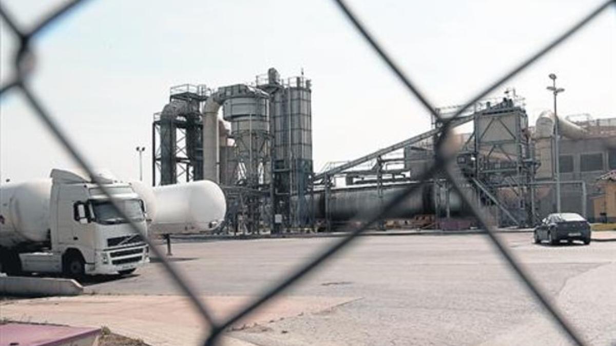 Planta de tratamiento de purines de L'Esquirol, en Osona, cerrada hace un año.