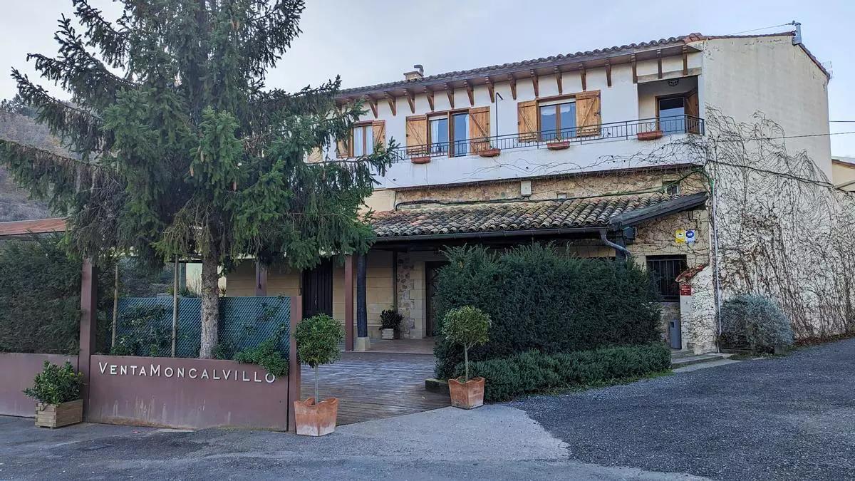 Fachada de la Venta Moncalvillo, el restaurante dos Estrellas Michelin de Daroca de Rioja.