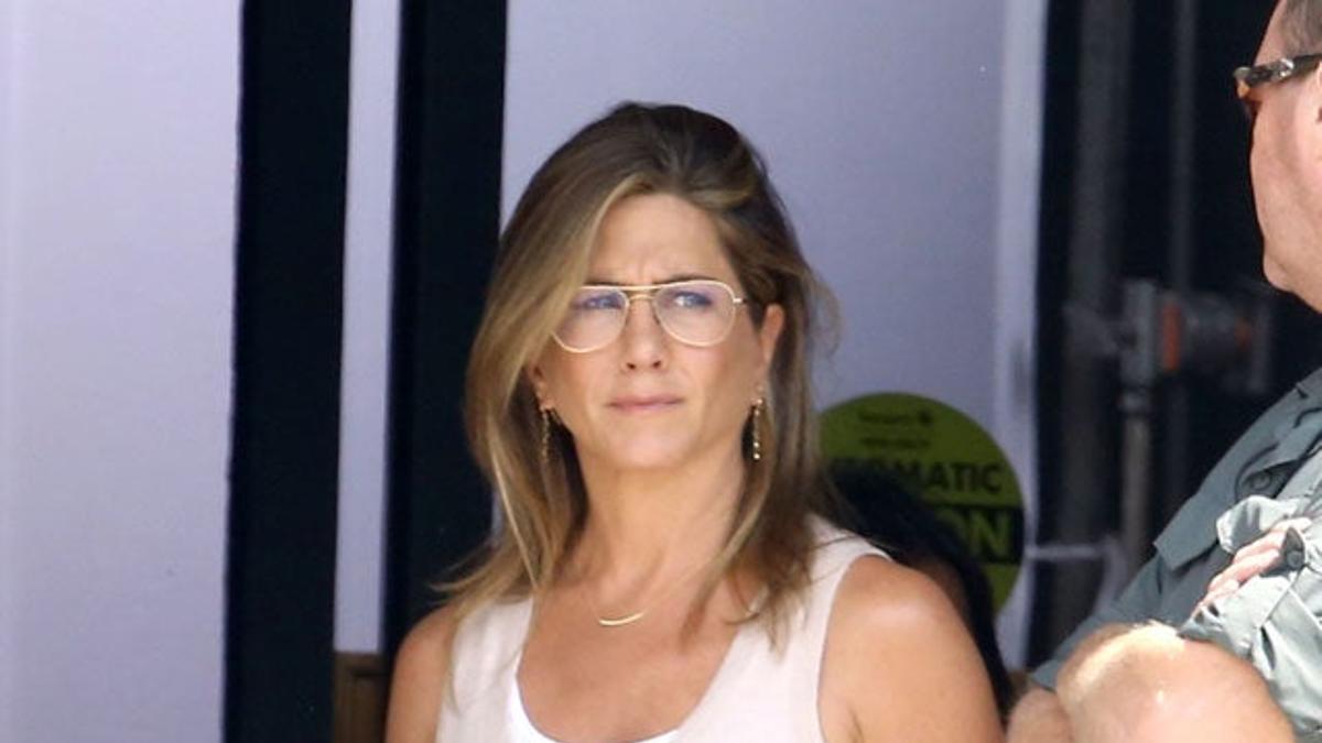 Jennifer aniston online con gafas