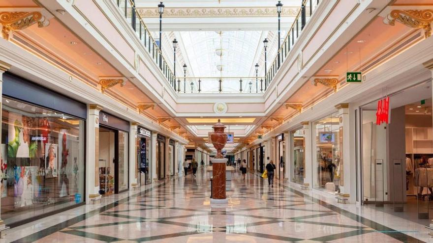 Atrapadas 90 personas durante horas en un centro comercial de Madrid por la nieve