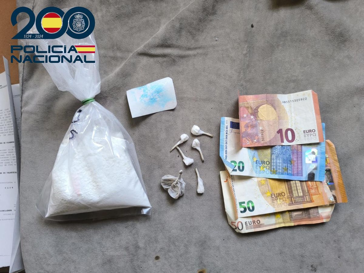 Drogas y dinero decomisados.