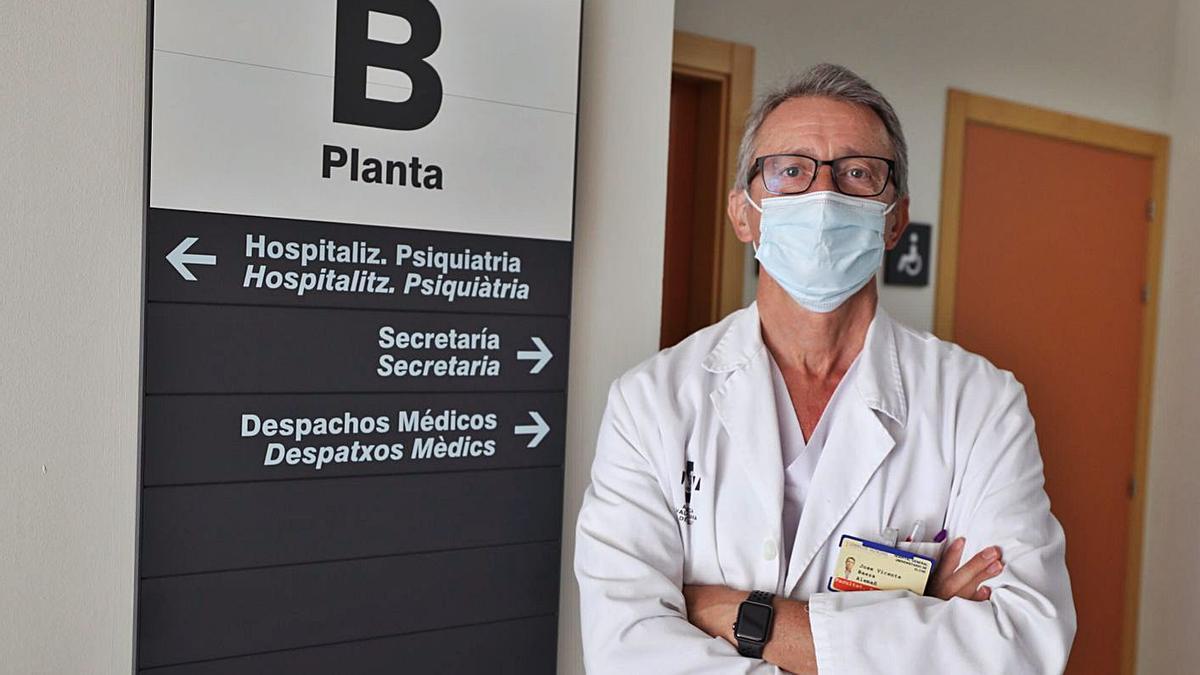 José Vicente Baeza Alemañ, en una imagen tomada este martes en el Hospital General de Elche.  | ANTONIO AMORÓS