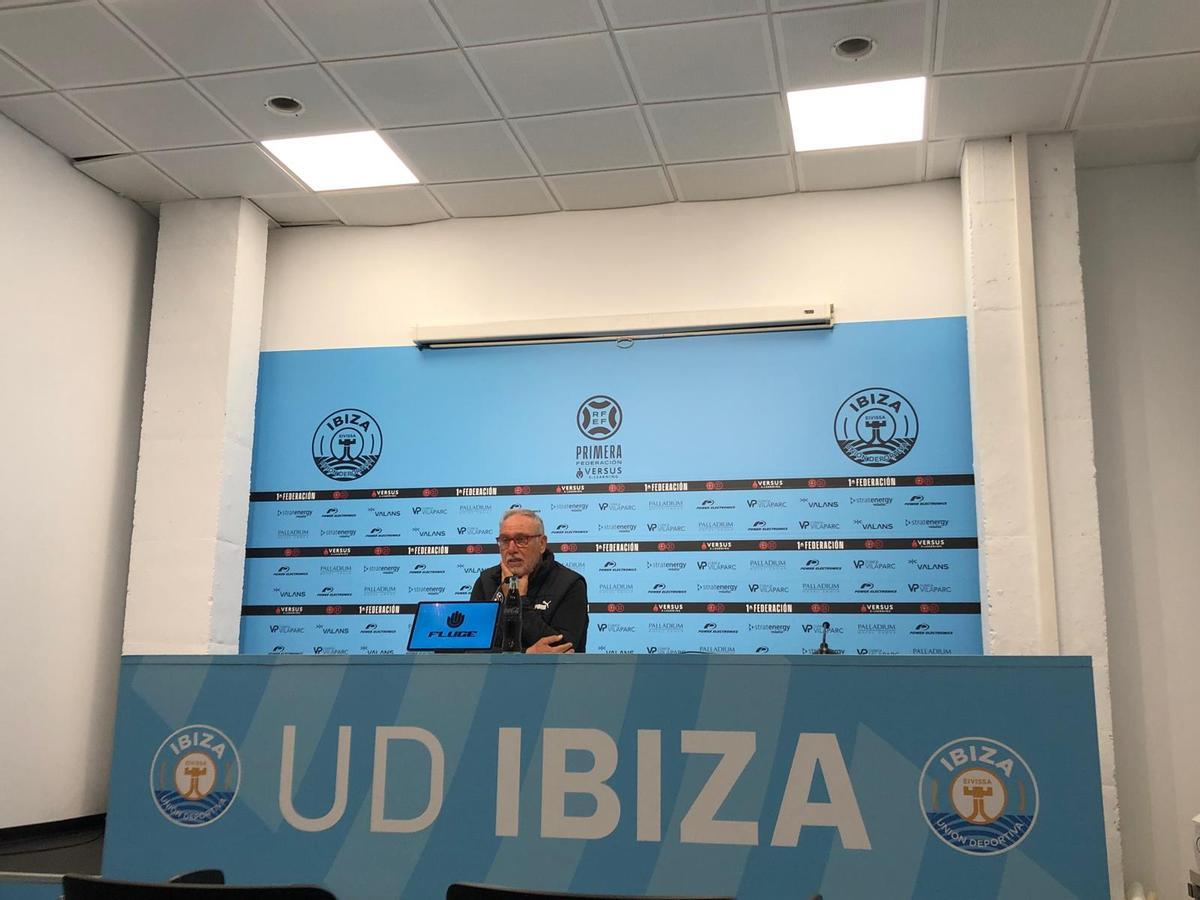 Miguel Álvarez, durante la rueda de prensa previa al duelo ante el Antequera.