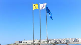 Bañistas sufren picaduras ante la nueva llegada de medusas en las playas de A Coruña y Arteixo