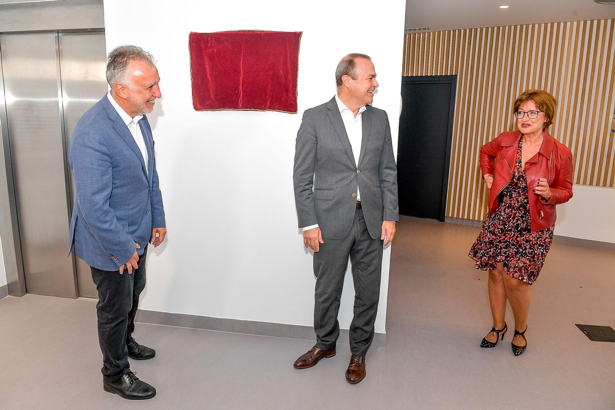 Inauguración de la biblioteca de Josefina de la Torre en la playa de Las Canteras