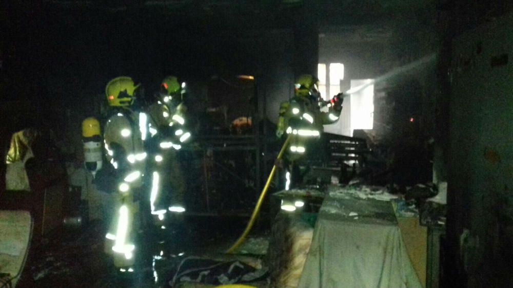 Incendio en un local de calzado en Elche