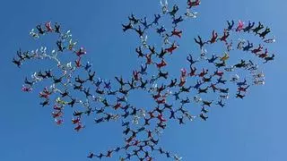 Colgado de una avioneta a más de 4.000 metros de altura: final feliz