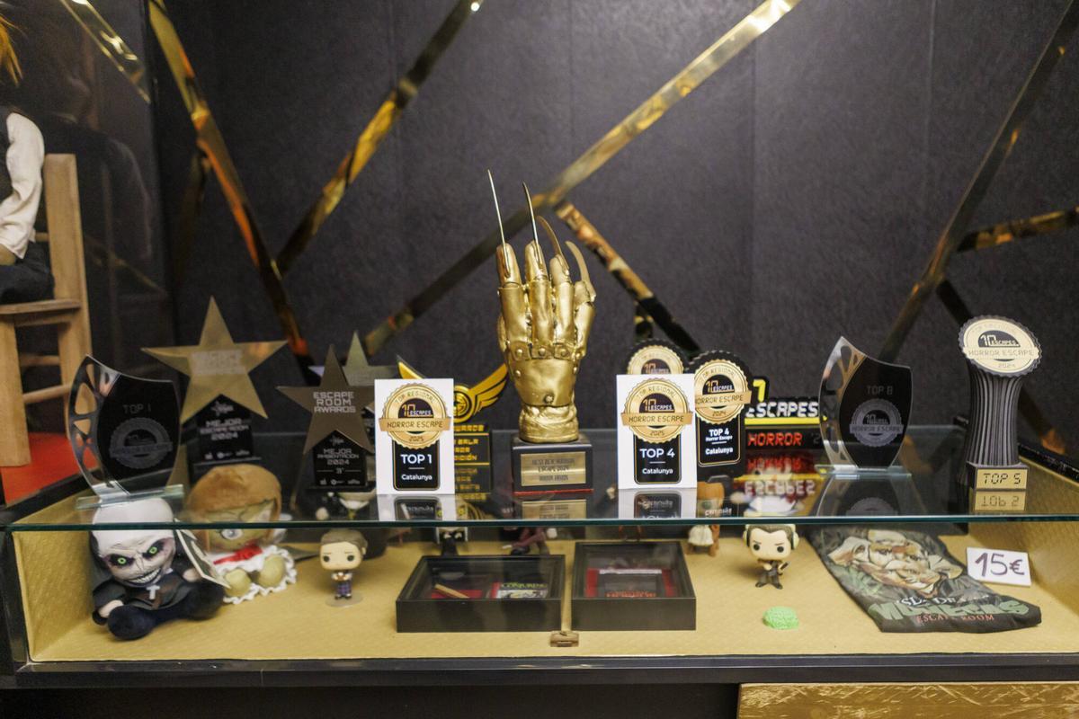 Imatges de la nau on hi ha La isla de las muñecas i s'obrirà pròximament Museu W i Cindy, la habitación