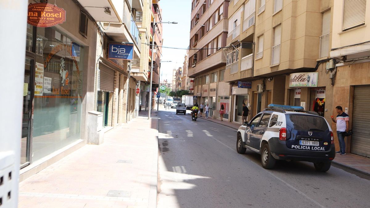 La presencia policial en la calle tras el suceso era continua.