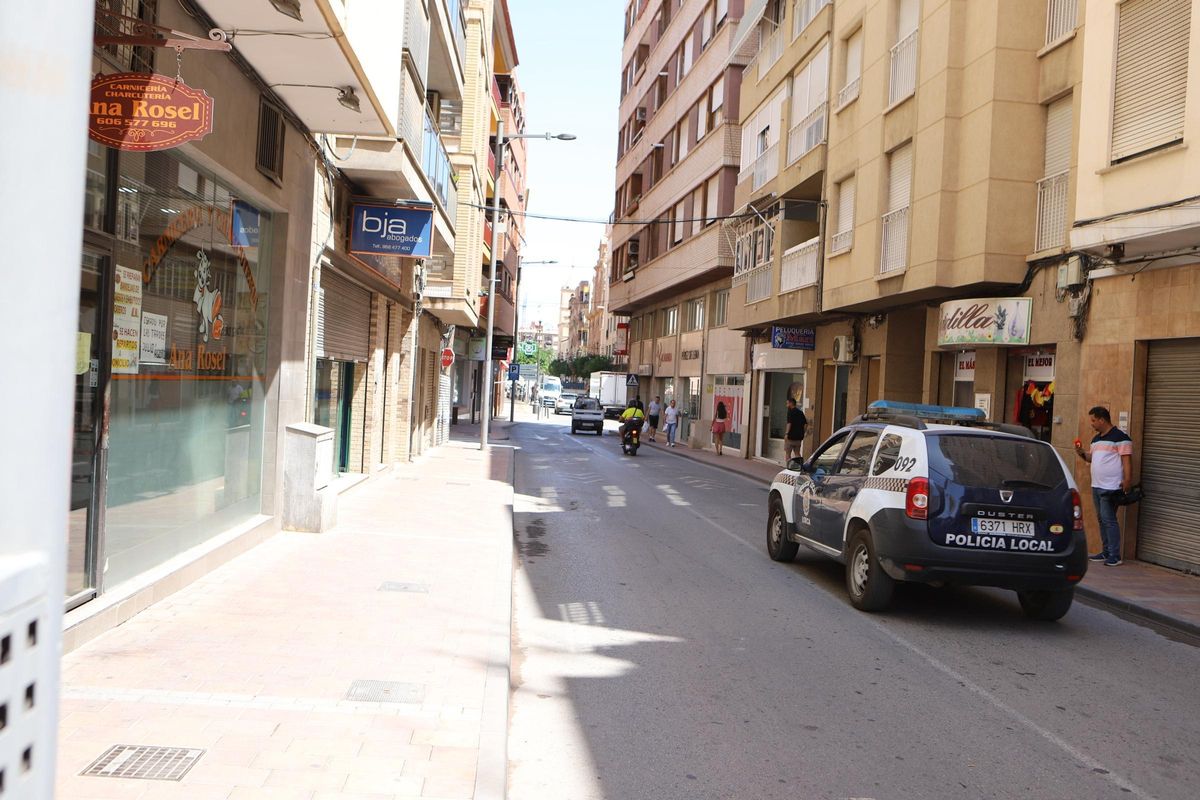 La presencia policial en la calle tras el suceso era continua.