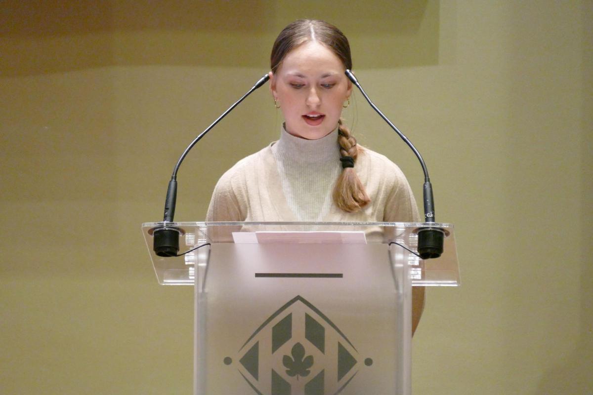 EN IMATGES | Figueres celebra el Dia de la Dona amb els Premis Maria Rosa Ymbert, la lectura del manifest i una taula rodona d'escriptores