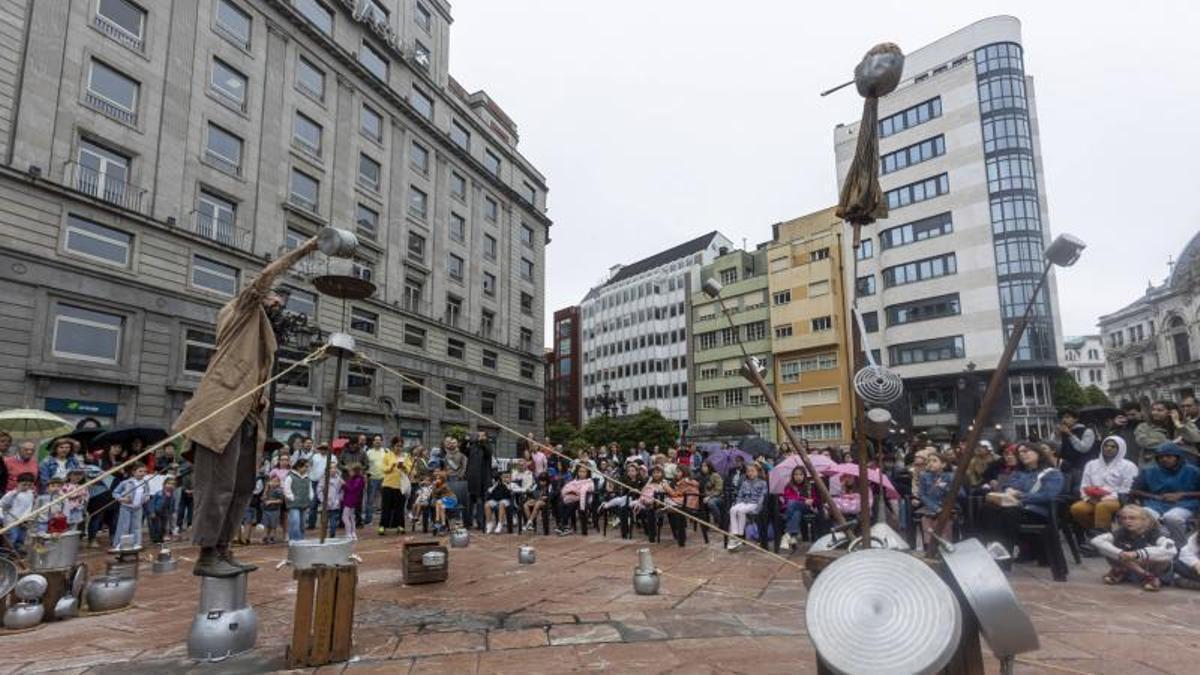 Espectáculo de equilibrio, en La Escandaldera, en la edición del CAFCA de 2024.
