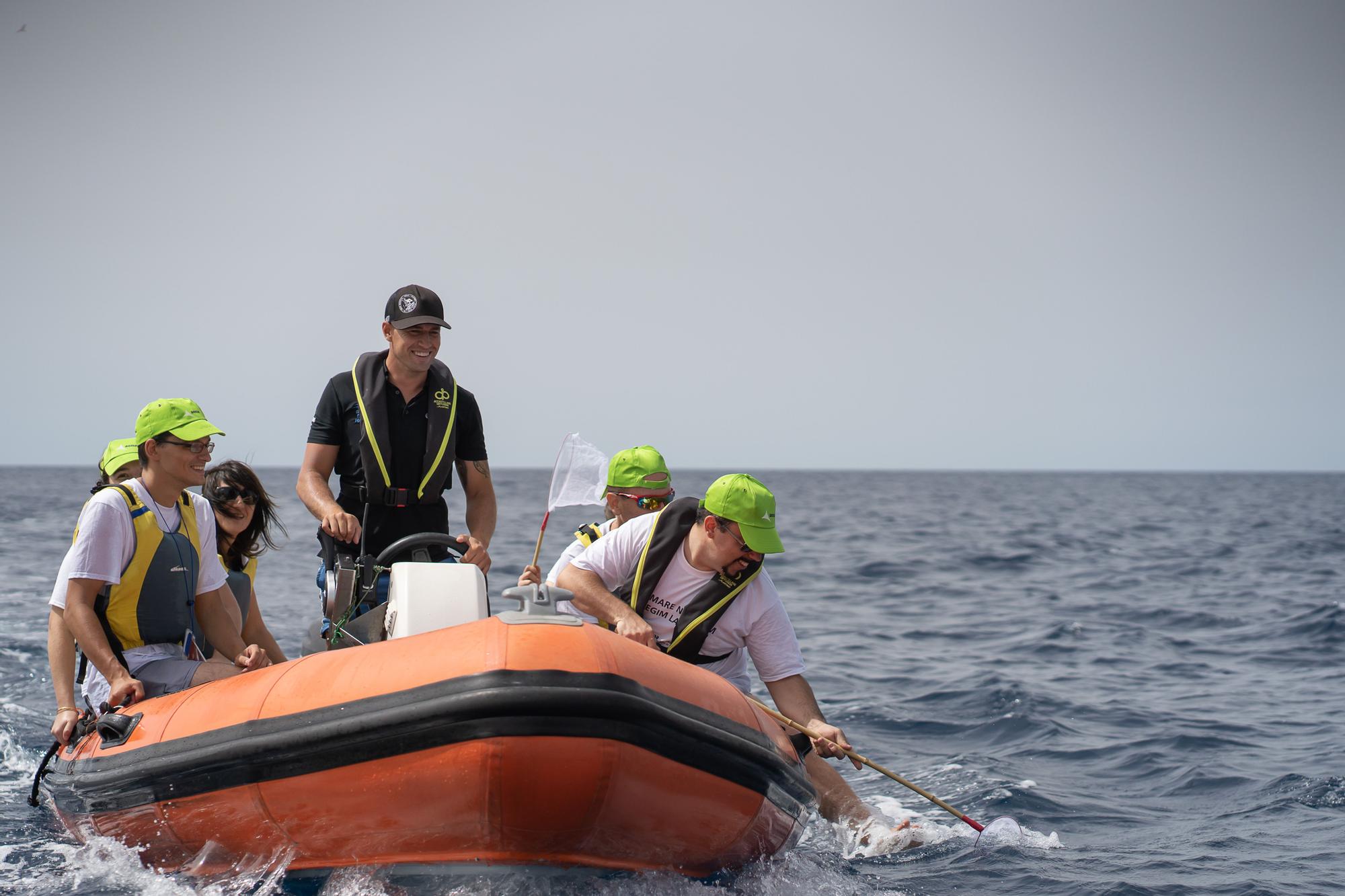 Una veintena de voluntarios participan en la jornada de limpieza del mar convocada por Club Diario de Mallorca