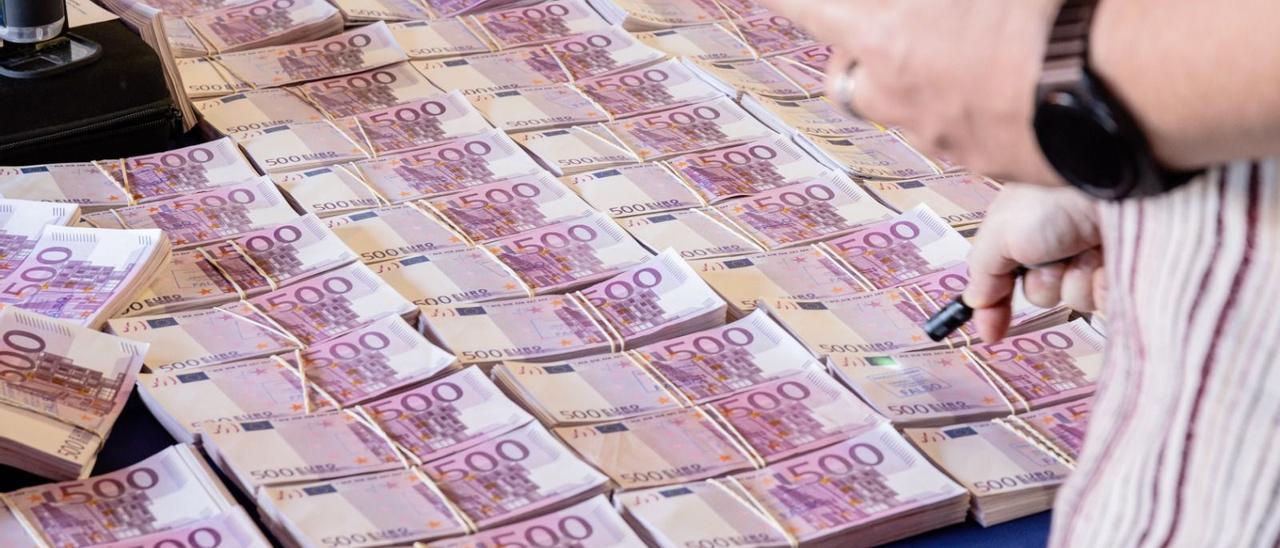 Desmantelado en València y Alicante el mayor laboratorio de falsificación de billetes de 500 euros.