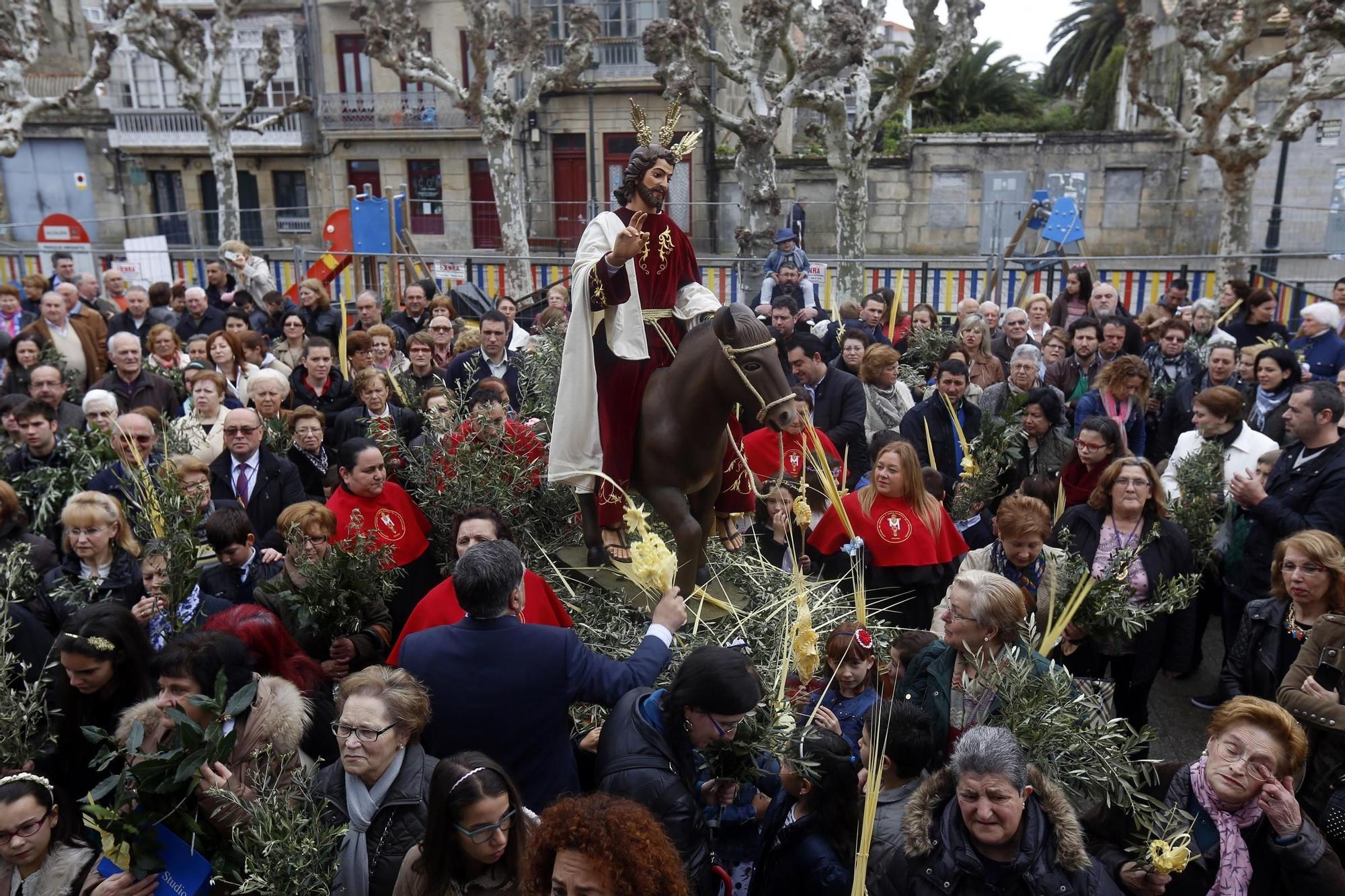 2015 Procesión de la Borriquilla hasta la iglesia de San Miguel de Bouzas RIcardo Grobas.jpg