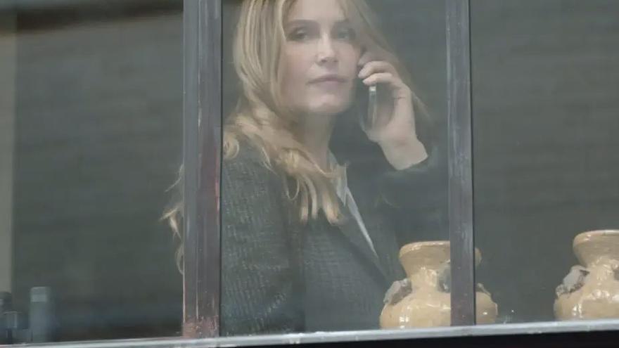 Laetitia Casta se está convirtiendo en Catherine Deneuve