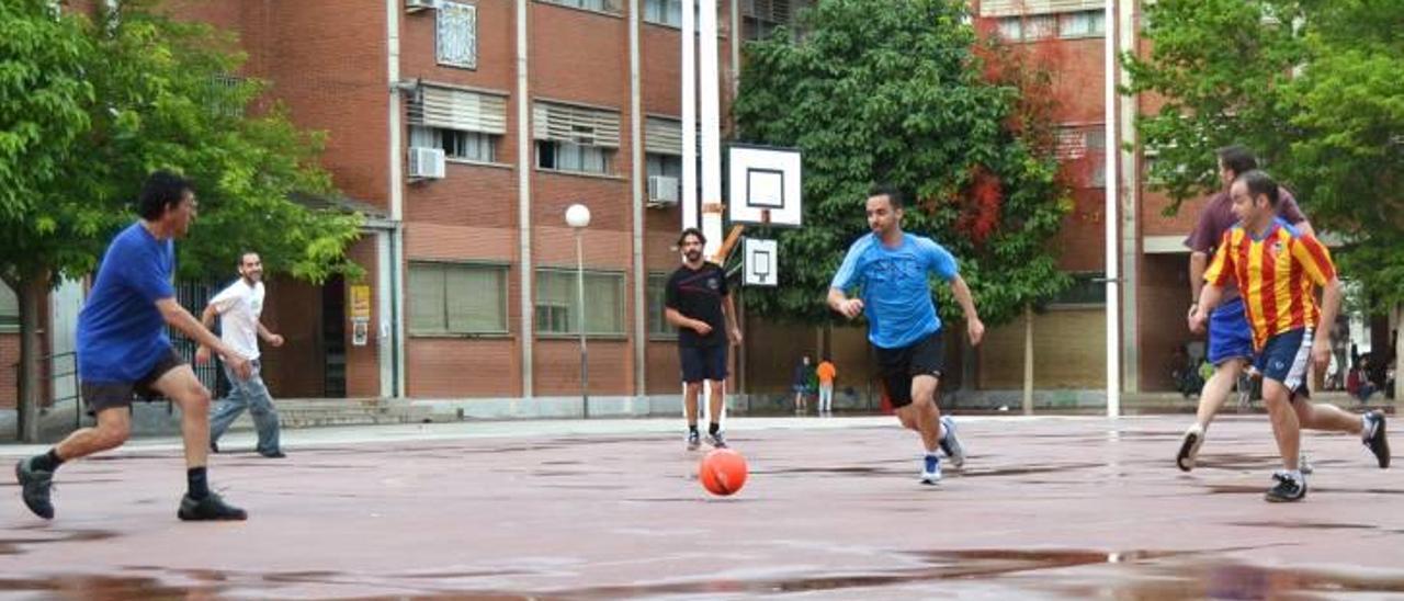 Padres que arriman el hombro con las becas