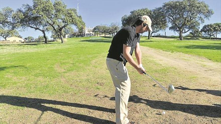 Piden una solución al mal estado de los ‘greenes’ del campo de golf