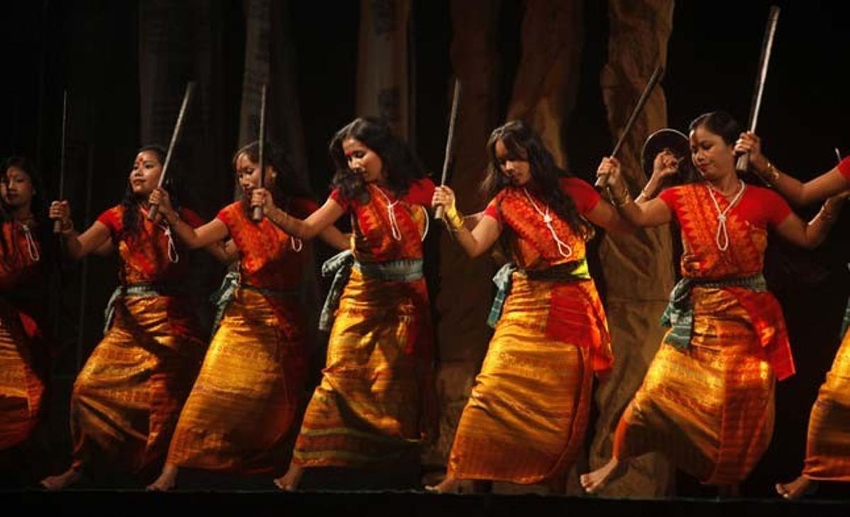 Artistes índies actuen en el primer dia de l’Octave 2010, a Haidarabad (Índia).