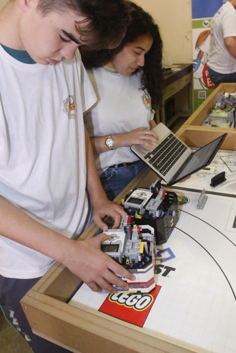 Un equip gironí participa a la final mundial de la First Lego League