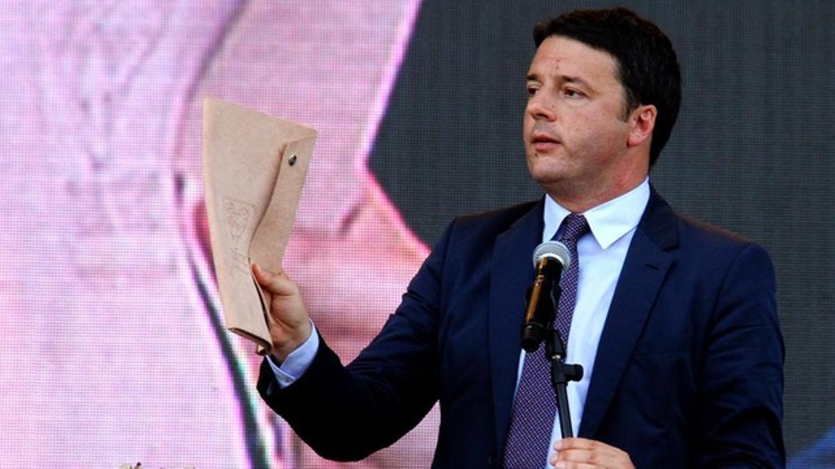 Renzi gesticula en un acto en San Rossore, cerca de Pisa, el 10 de agosto.