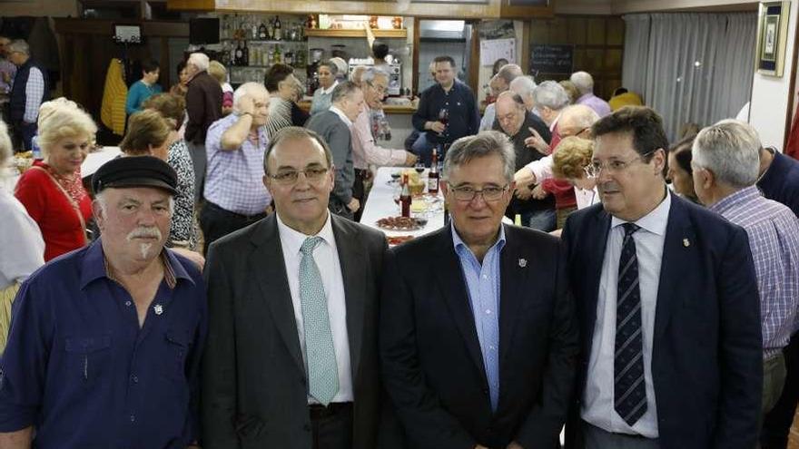 Por la izquierda, Díaz de Orosia, Andrés Cuñado, David Fernández y José María Fernández Chimeno, en la Casa de León.