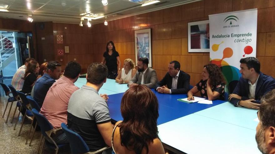 La consejera de Conocimiento, Investigación y Universidad se reúne con emprendedores del CADE Málaga