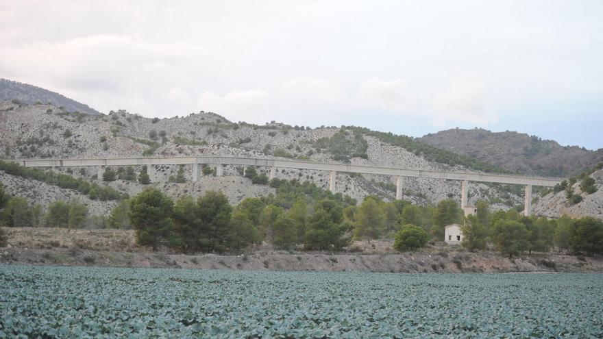 El canal del Trasvase abastece, en uno de sus ramales, al Valle del Guadalentín.