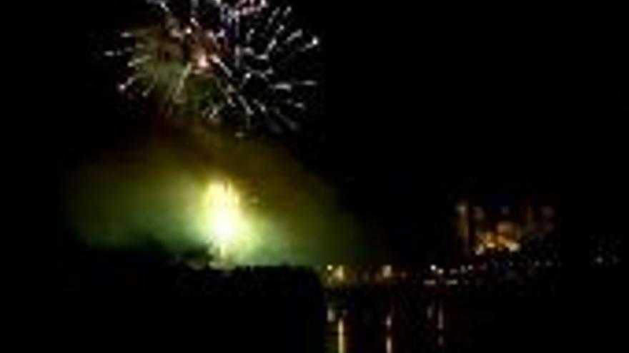 Los fuegos artificiales pusieron el broche de oro al Pilar más multitudinario