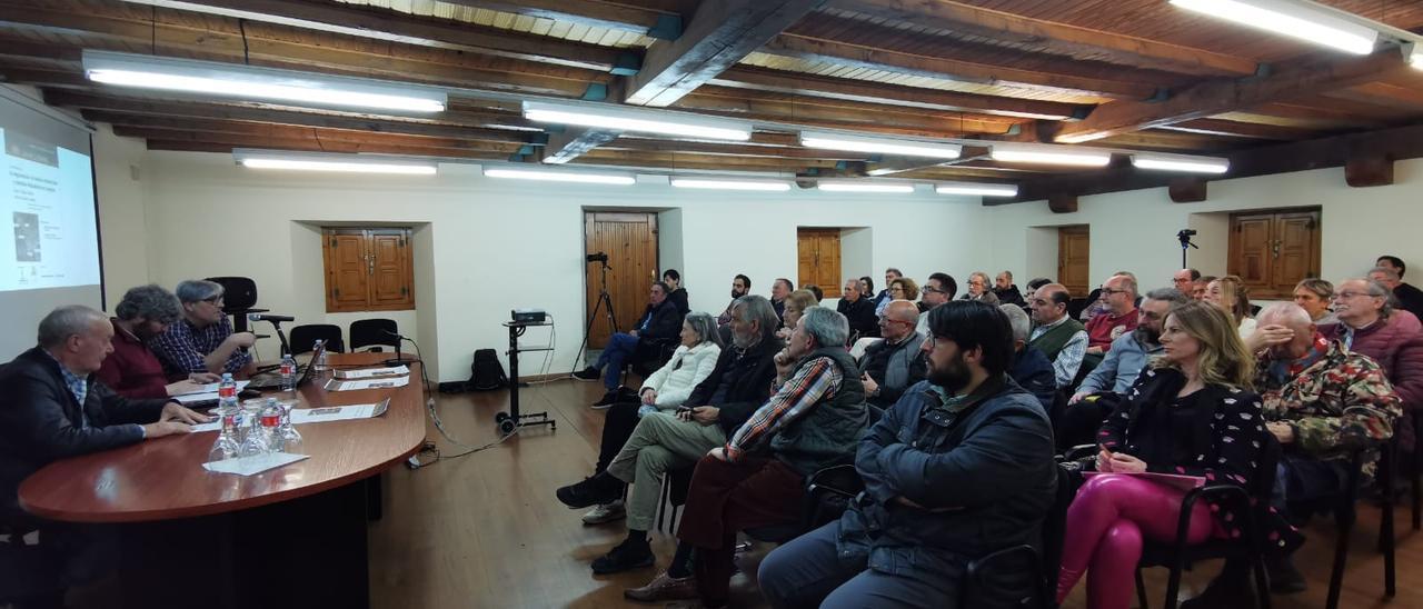 La charla desarrollada en la Casa de la Buelga de Ciaño. | LNE