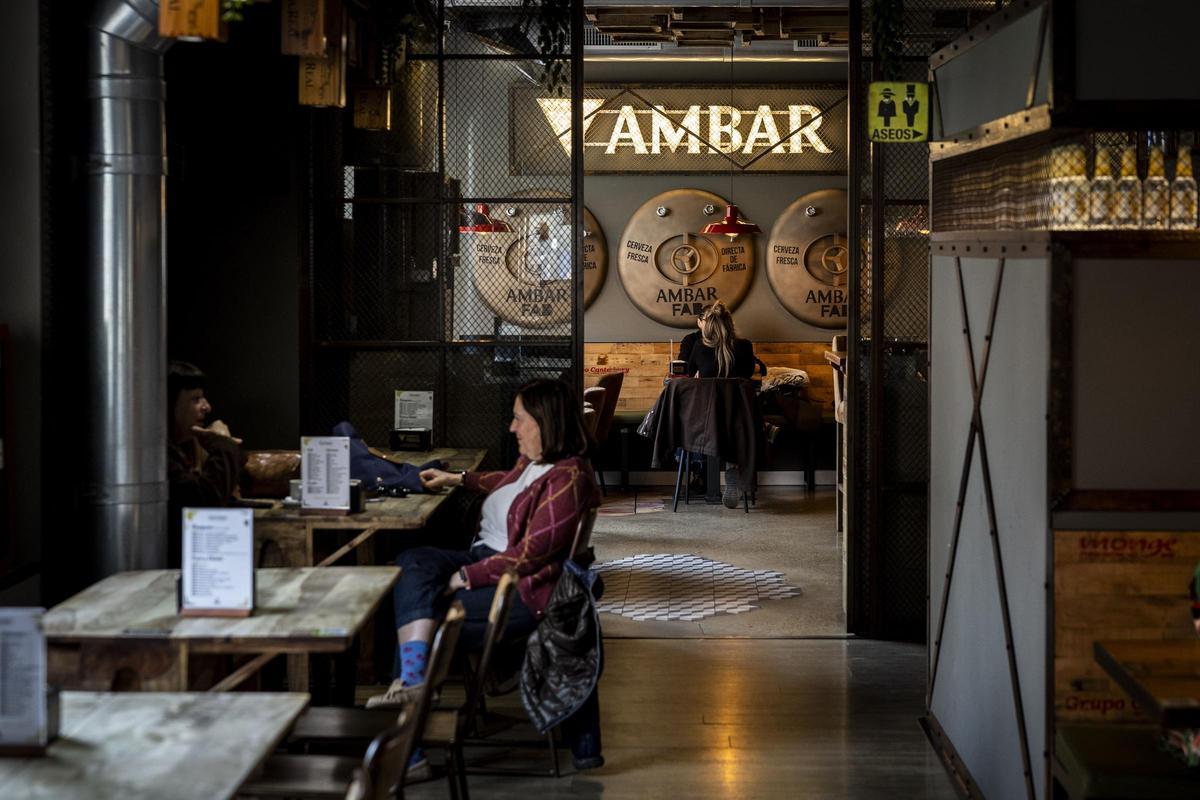 En imágenes | La Cava, el restaurante del Actur que conquistó al barrio más exigente de Zaragoza con su cocina mediterránea
