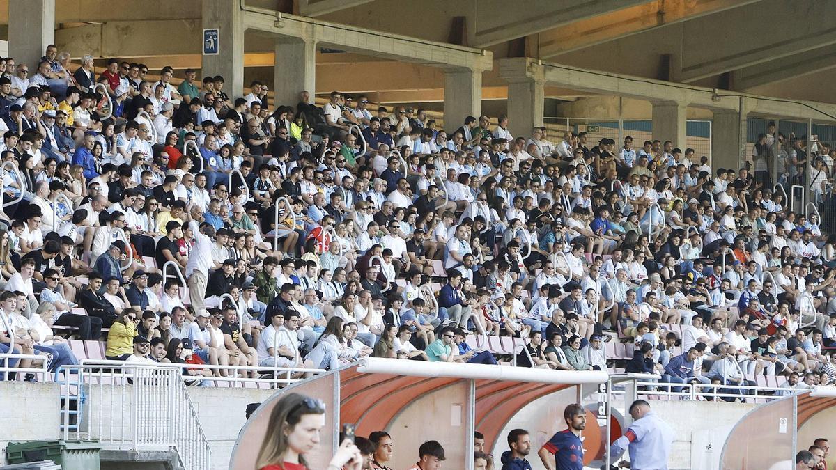 La grada de Tribuna del estadio Verónica Boquete de San Lázaro luce llena en un partido del Compos del curso pasado.